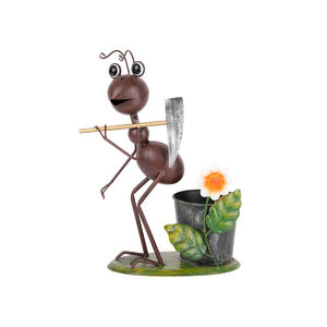 Kerti dekor hangya kap&aacute;val, cser&eacute;ppel f&eacute;m 28x16x40cm