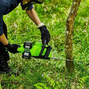 L&aacute;ncfűr&eacute;sz akkumul&aacute;toros Greenworks GD24X2CS36K4X akkumul&aacute;torral &eacute;s t&ouml;ltővel